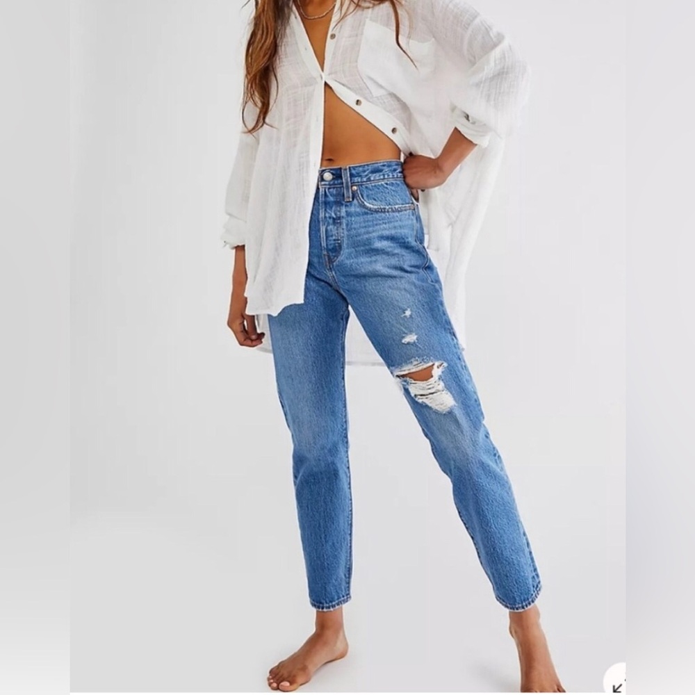 Levi’s Wedgie Button Fly Distressed Jeans Size 25
